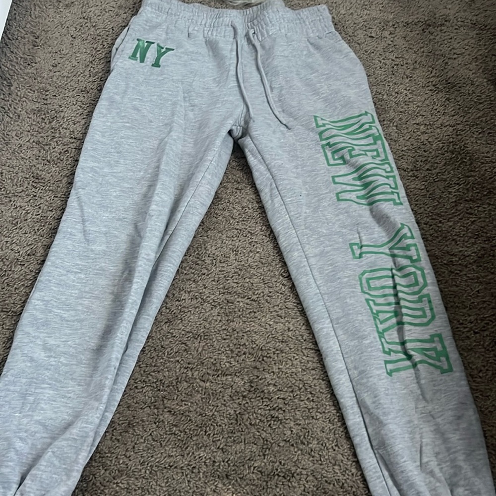 Grey New York sweatpants with